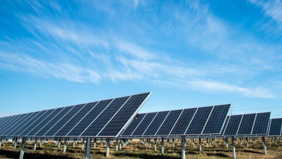 iDPRTiK 4産業バーコードプリンタ：太陽光発電業界の信頼性の高い印刷ソリューション